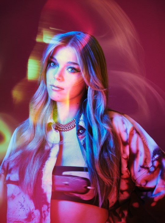 Becky Hill face echipă cu Chase & Status x Disconnect