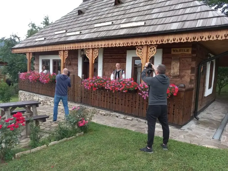 Cristian Harhătă a lansat videoclipul piesei Floricică rară